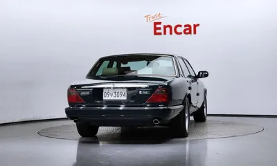 Jaguar XJ-6