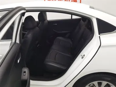Roewe i5