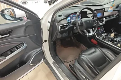 Hongqi E-HS3