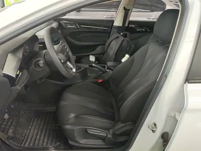 Roewe i5