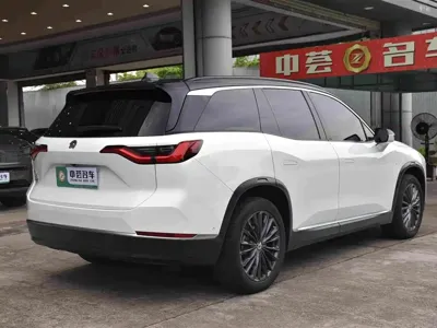 Nio ES8