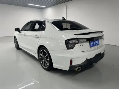 Lynk & Co 03