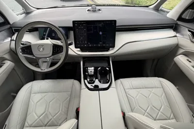 Volvo EM90