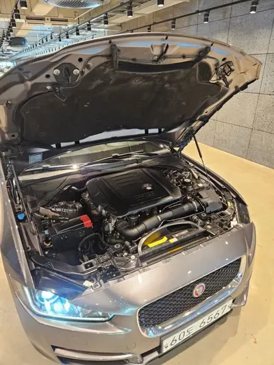 Jaguar XE