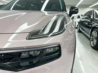 Lynk & Co 06