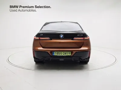 BMW i7