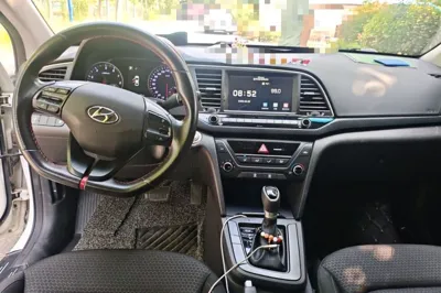 Hyundai Elantra (6th Generation