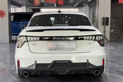 Lynk & Co 03