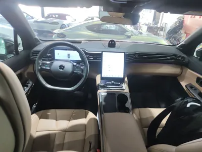 Nio ES8
