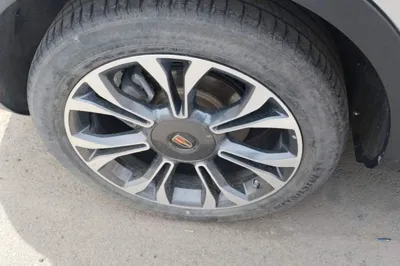 Hongqi HS5