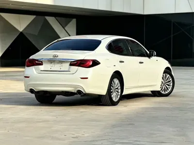 Infiniti Q70