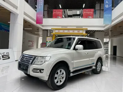Mitsubishi Pajero (Import)