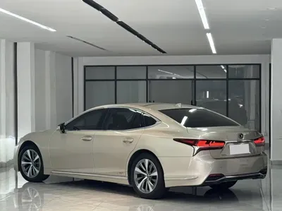 Lexus LS