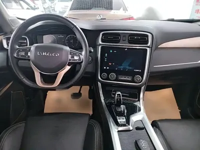 Lynk & Co 01