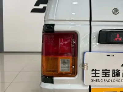 Mitsubishi Pajero (Import)