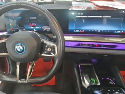 BMW i5