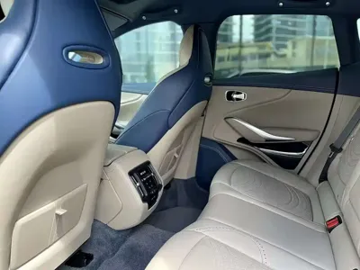 Aston Martin DBX