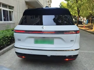 Nio ES8