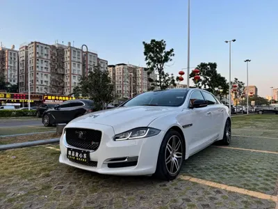 Jaguar XJ