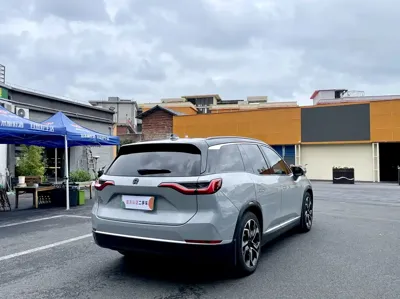 Nio ES8