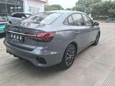 Roewe i5