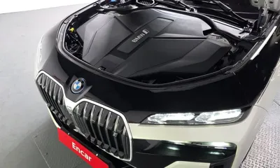 BMW i7