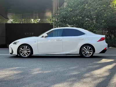 Lexus IS