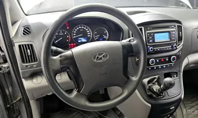 Hyundai Starex