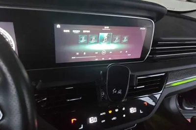 Hongqi HS5