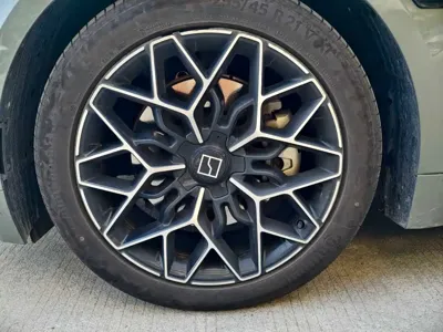Zeekr 001