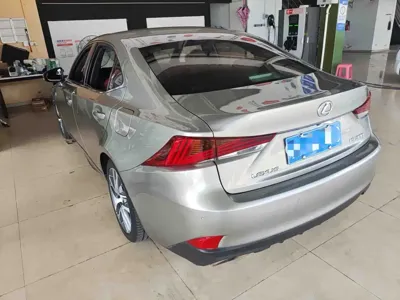 Lexus IS