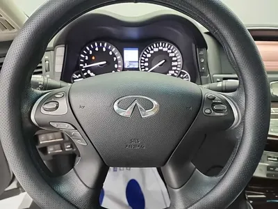 Infiniti M