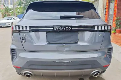 Lynk & Co 06