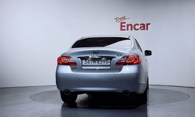 Infiniti Q70