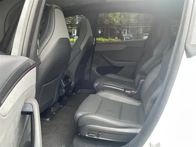 Tesla Model Y L