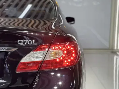 Infiniti Q70