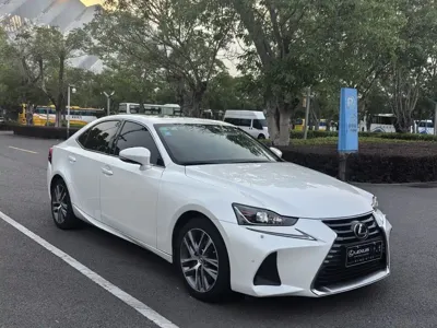 Lexus IS