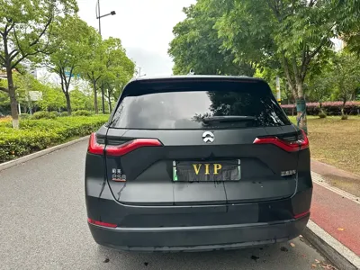 Nio ES8