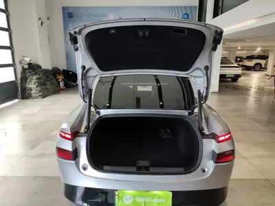 Xpeng P7