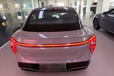 Hongqi EH7