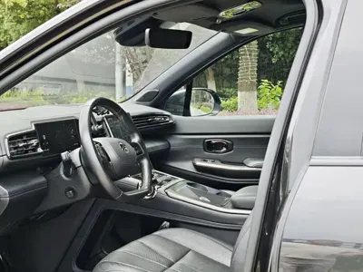 Nio ES8