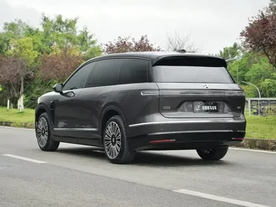 Nio ES8