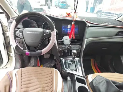 Venucia T70