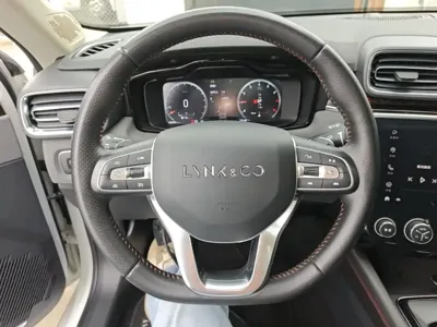 Lynk & Co 02
