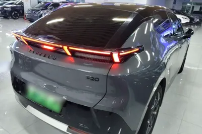 Lynk & Co Z20