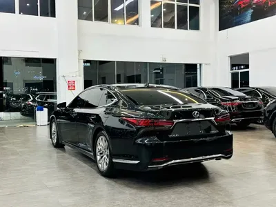 Lexus LS