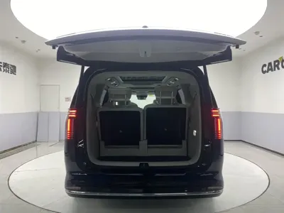 Volvo EM90