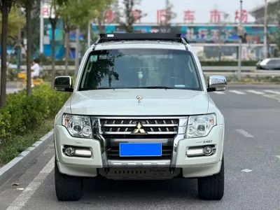 Mitsubishi Pajero (Import)