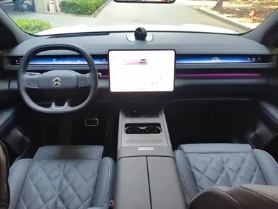 Nio ES8