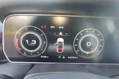 Hongqi HS5